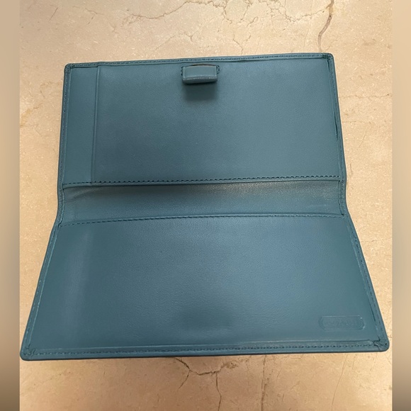 Coach - Picture 2 of 6